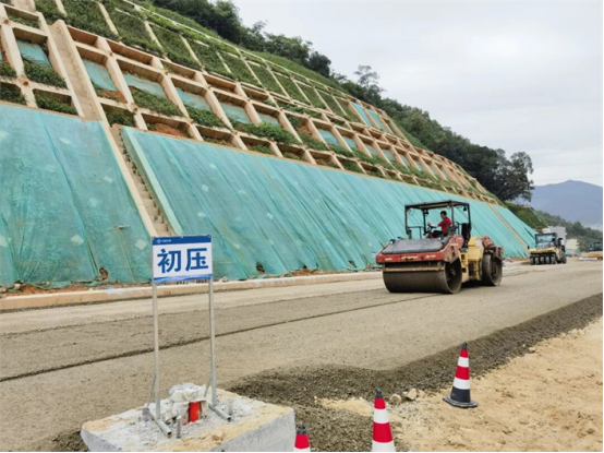 聚力启新程 实干兴洛江 │ 洛江万虹路改造冲刺攻坚 铺就城乡融合“快车道”