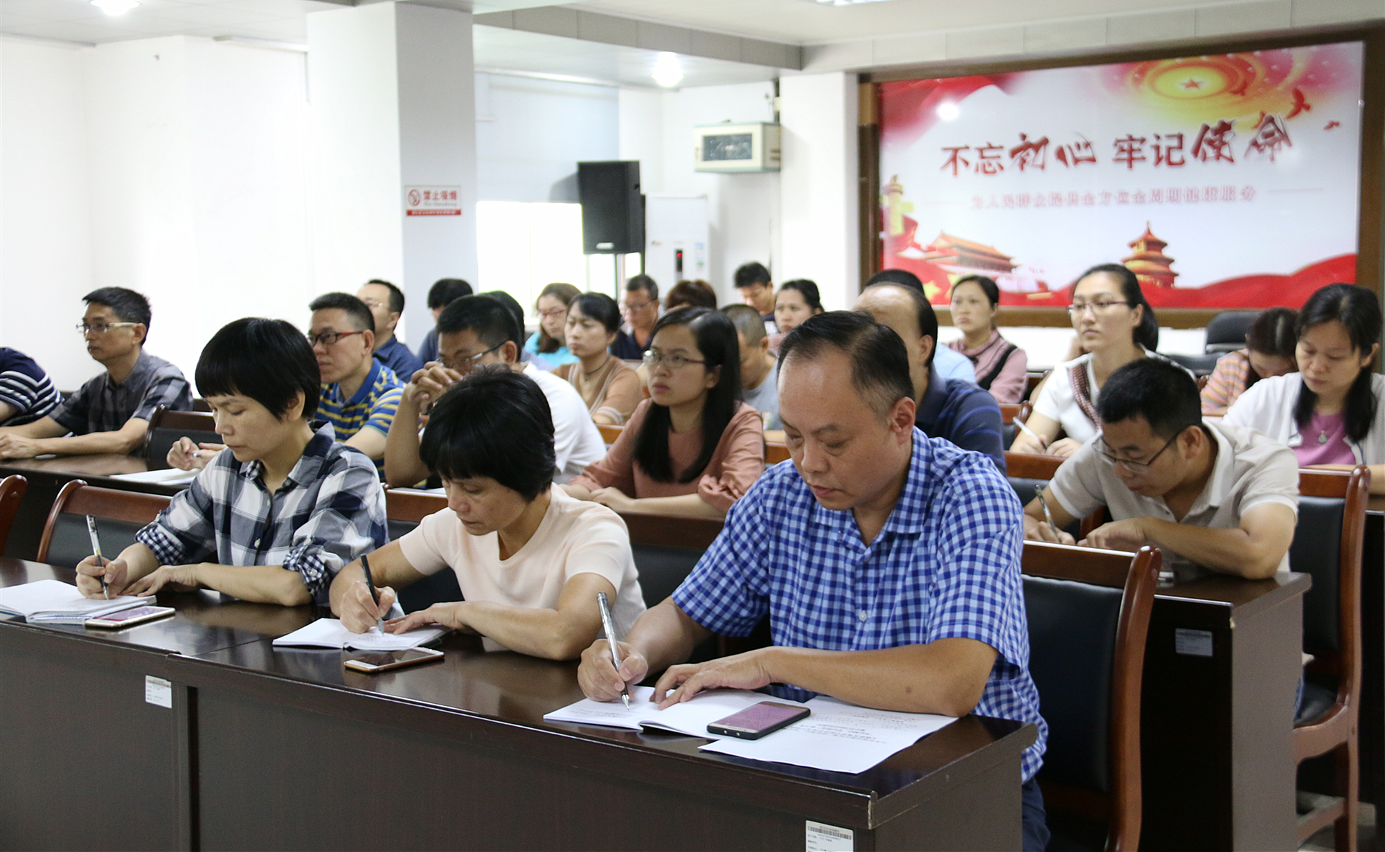 副区长陈倩为区卫健系统党员干部上党课